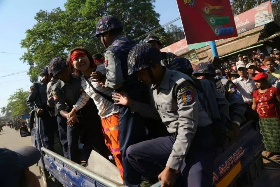 ဗကသအဖြဲ႔ခ်ဳပ္၀င္မ်ားကုိ စစ္ေဆးေမးျမန္းေနဟု လက္ပံတန္းၿမိဳ႕မရဲေျပာ