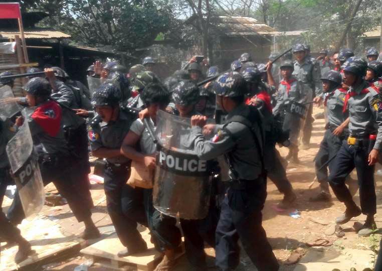 ေက်ာင္းသားသပိတ္ၿဖိဳခြဲမႈ အေနာက္ႏိုင္ငံမ်ား ကန္႔ကြက္႐ႈတ္ခ်