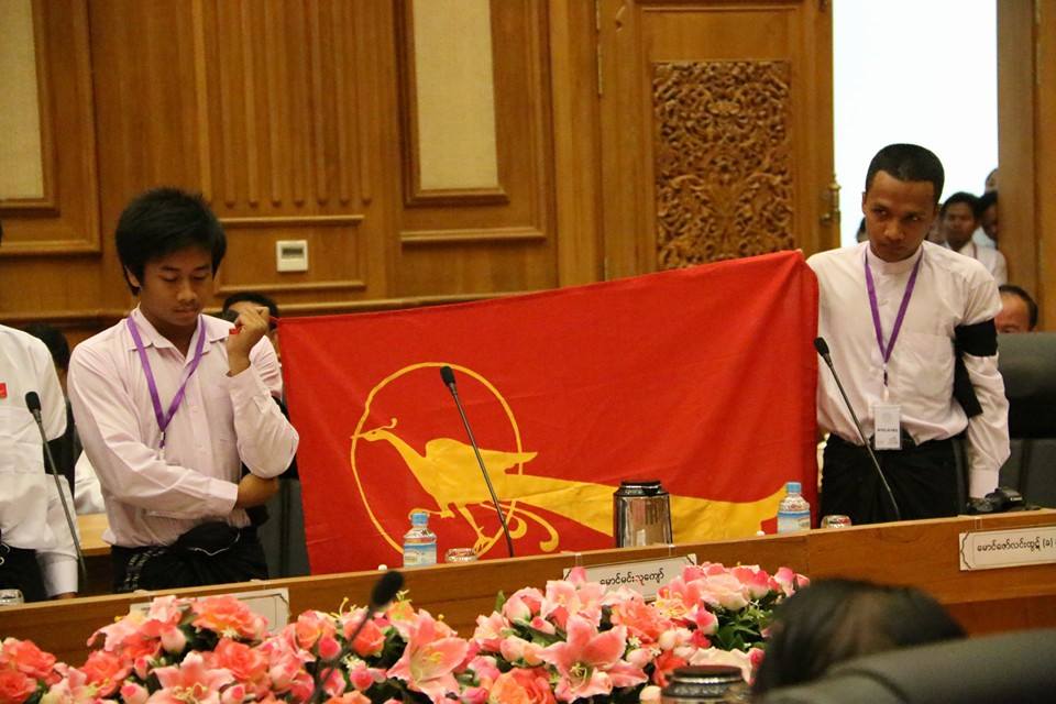 ၄ ပြင့္ဆုုိင္ ေဆြးေႏြးပြဲရလဒ္ေတြကုုိ အစုုိးရဖက္က အရင္ခ်ိဳးေဖာက္ဟု သပိတ္ေမွာက္ေက်ာင္းသားမ်ား ေျပာ(႐ုပ္သံ)