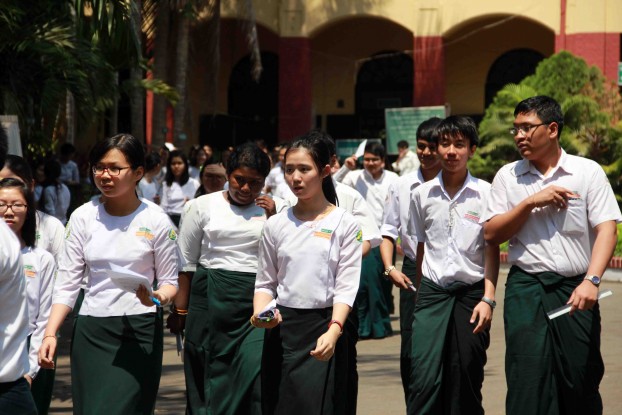 ျမန္မာလူငယ္မ်ား အလယ္တန္းပညာ ၿပီးဆုံးေအာင္ မသင္ၾကားႏုိင္