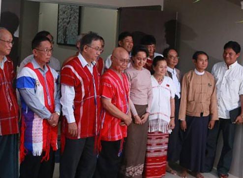ဖဲြ႔စည္းပံုျပင္ဆင္ေရး ေဒၚေအာင္ဆန္းစုၾကည္ႏွင့္ ေကအဲန္ယူတို႔ ေဆြးေႏြး (အင္တာဗ်ဴး -ဖဒိုေစာကြယ္ထူး၀င္း)