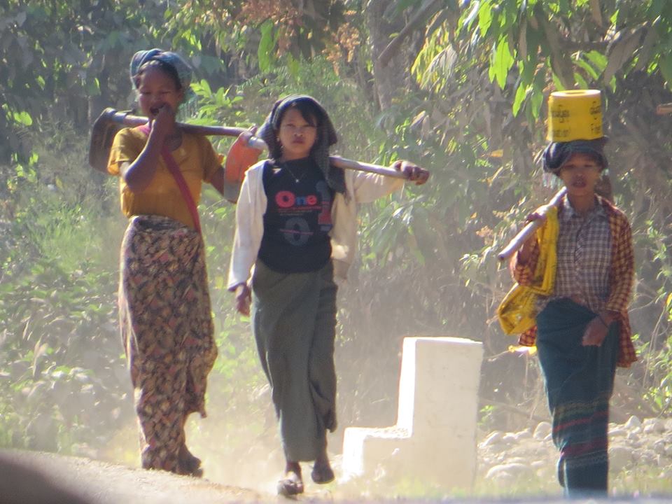 လမ္း (ဓာတ္ပုံ အက္ေဆး)
