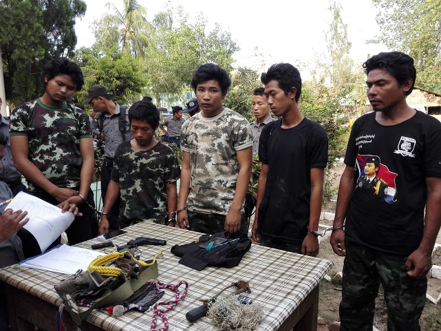 ကရင္လက္နက္ကိုင္  ၅  ဦးကို ေျမာင္းျမရဲ ဖမ္းဆီးစစ္ေဆး