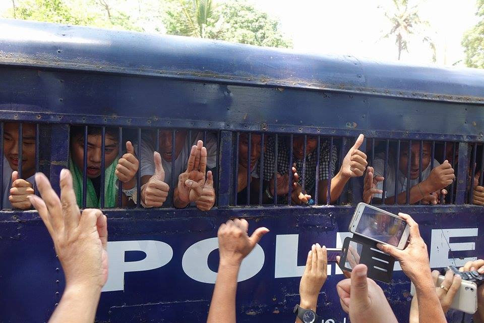 ဖမ္းဆီးခံရသည့္ ေက်ာင္းသားမ်ားႏွင့္ ၀န္းရံျပည္သူမ်ား ေဆး၀ါးကုသမႈ လိုအပ္