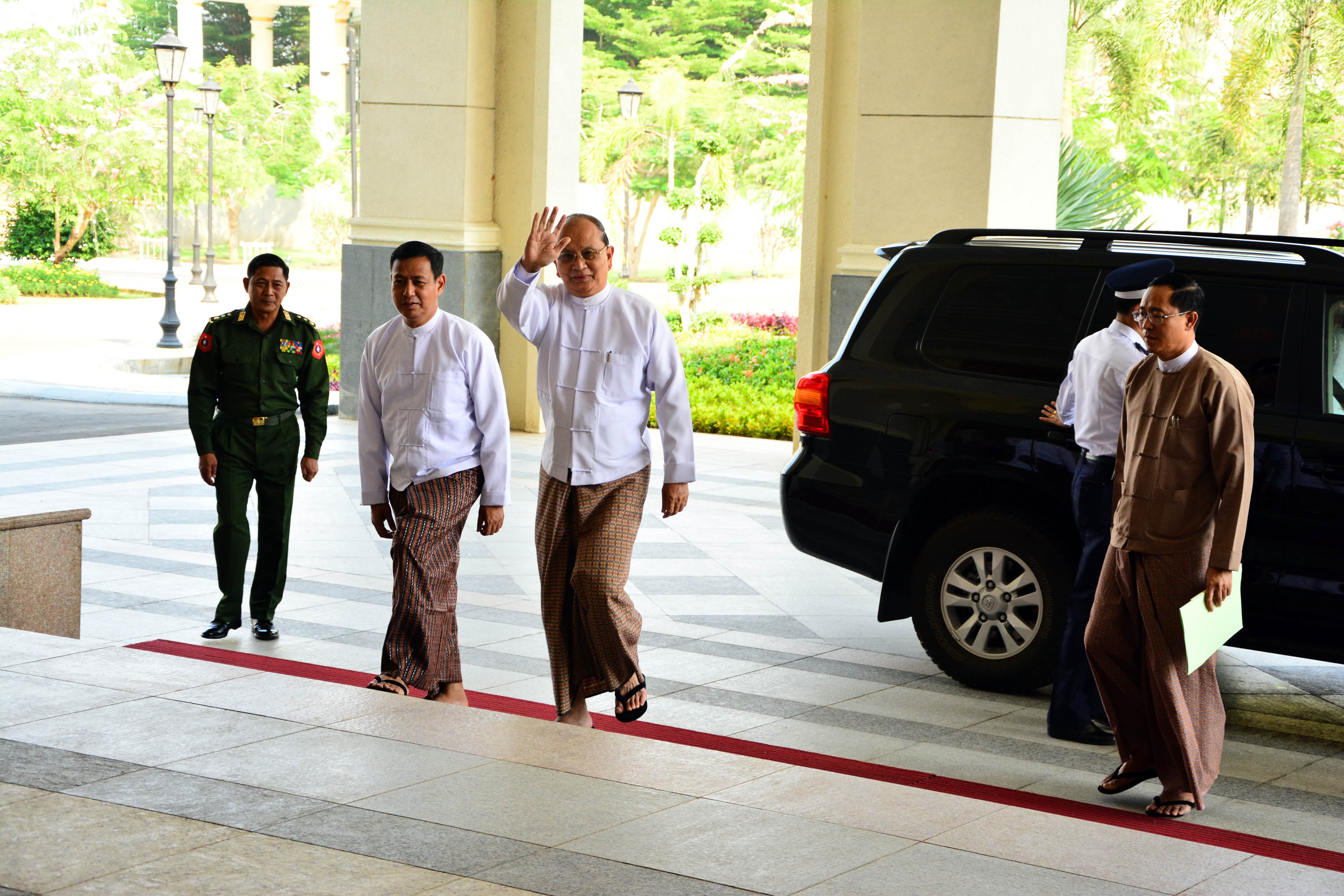 ၿငိမ္းခ်မ္းေရးႏွင့္ ေရြးေကာက္ပြဲကိစၥ သမၼတႏွင့္ ႏို္င္ငံေရးေခါင္းေဆာင္ ၄၀ ေက်ာ္ေဆြးေႏြး