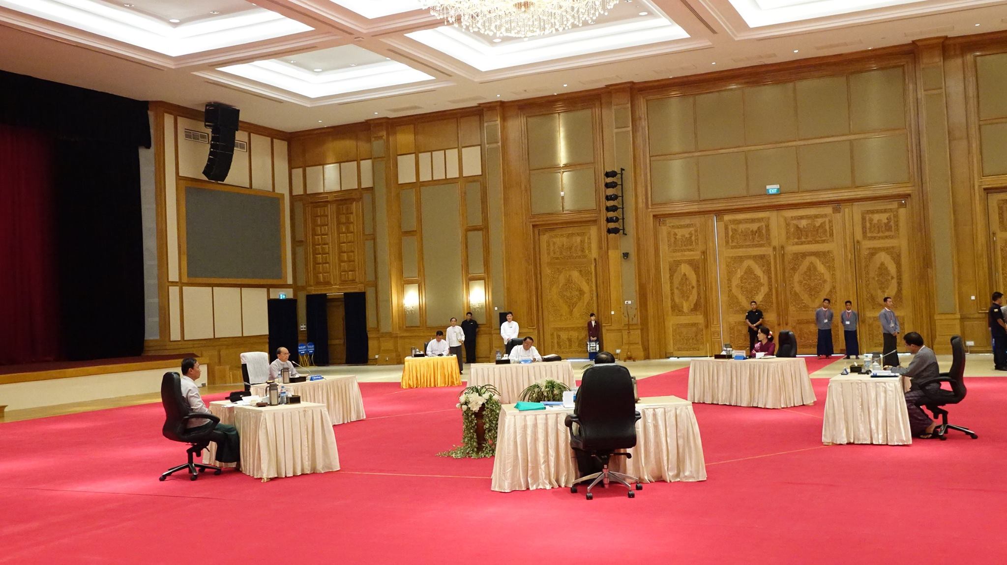 ၆ ပြင့္ဆုိင္ေဆြးေႏြးပြဲ (ဓာတ္ပုံ)