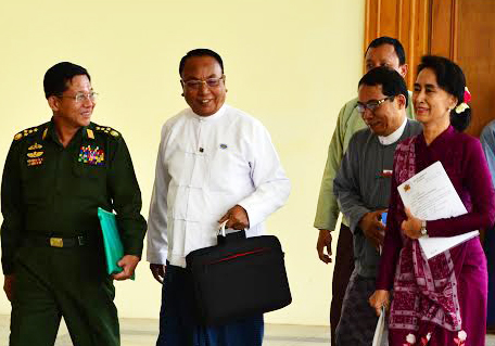 ၆ ပြင့္ဆိုင္ ေဆြးေႏြးပြဲတက္ခဲ့သည့္ ေဒါက္တာေအးေမာင္ကုိ ဆက္သြယ္ေမးျမန္းခ်က္