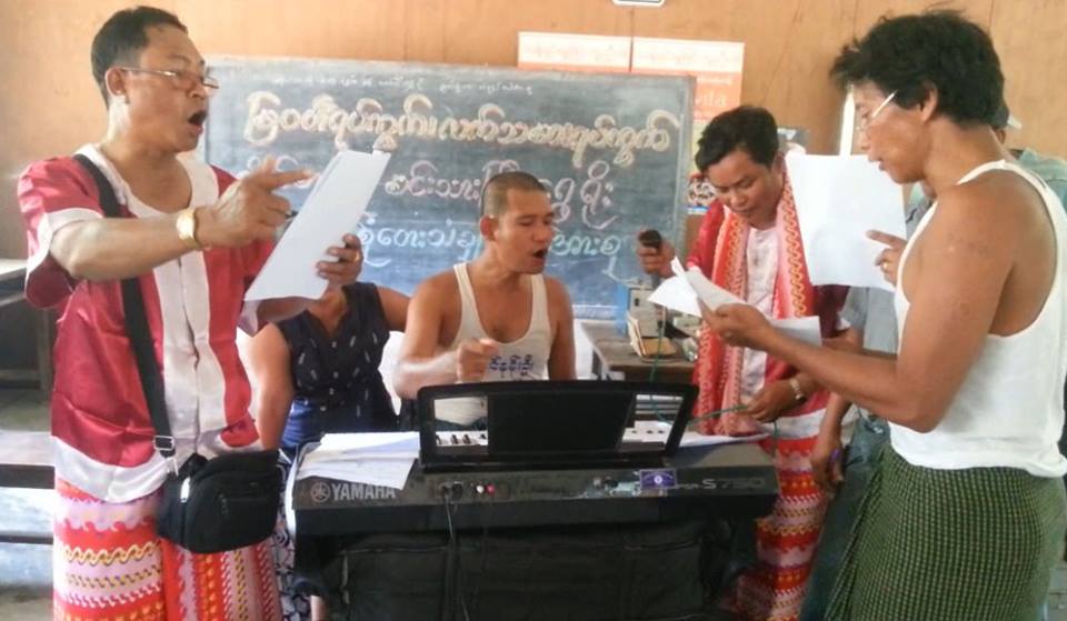 လူတဦးလွ်င္ ေႂကြး ၅ သိန္းတင္ေနသည့္အေၾကာင္း သံခ်ပ္ထုိးမည္