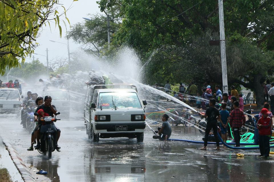 မႏၱေလး သႀကၤန္အၾကတ္ေန႔ က်ံဳးေျမာက္ဘက္ျမင္ကြင္းမ်ား (ဓာတ္ပံု)