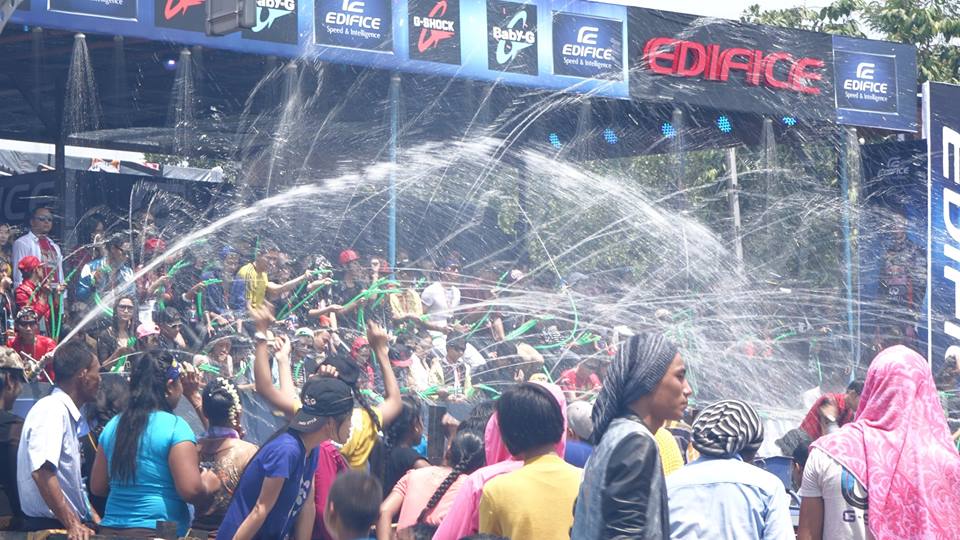 ရန္ကုန္ ျပည္လမ္း သႀကၤန္အၾကတ္ေန႔ ျမင္ကြင္းမ်ား (ဓာတ္ပံု)