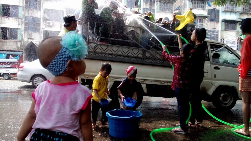 ရန္ကုန္ သႀကၤန္အတက္ေန႔ ဗညားဒလလမ္း ျမင္ကြင္း