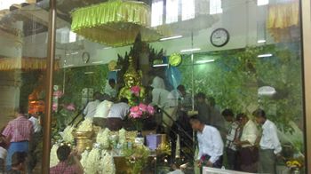 ႏွစ္ဆန္း ၁ ရက္ေန႔ မႏၱေလးၿမိဳ႕ ကုသိုလ္ေရးျမင္ကြင္းမ်ား