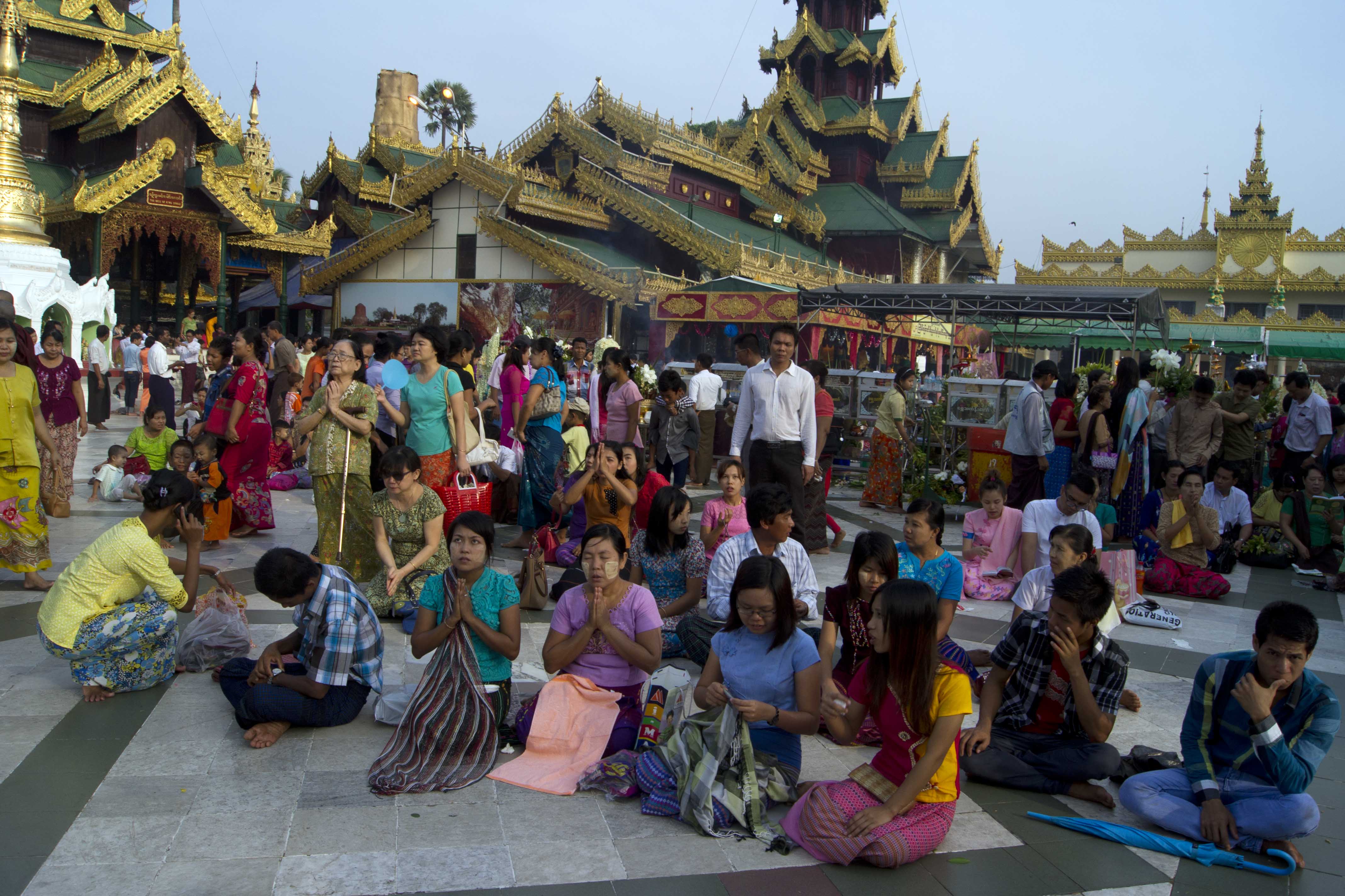 နွစ္ဆန္း ၁ ရက္ ေရႊတိဂုုံေစတီ ဘုုရားဖူး ျမင္ကြင္းမ်ား