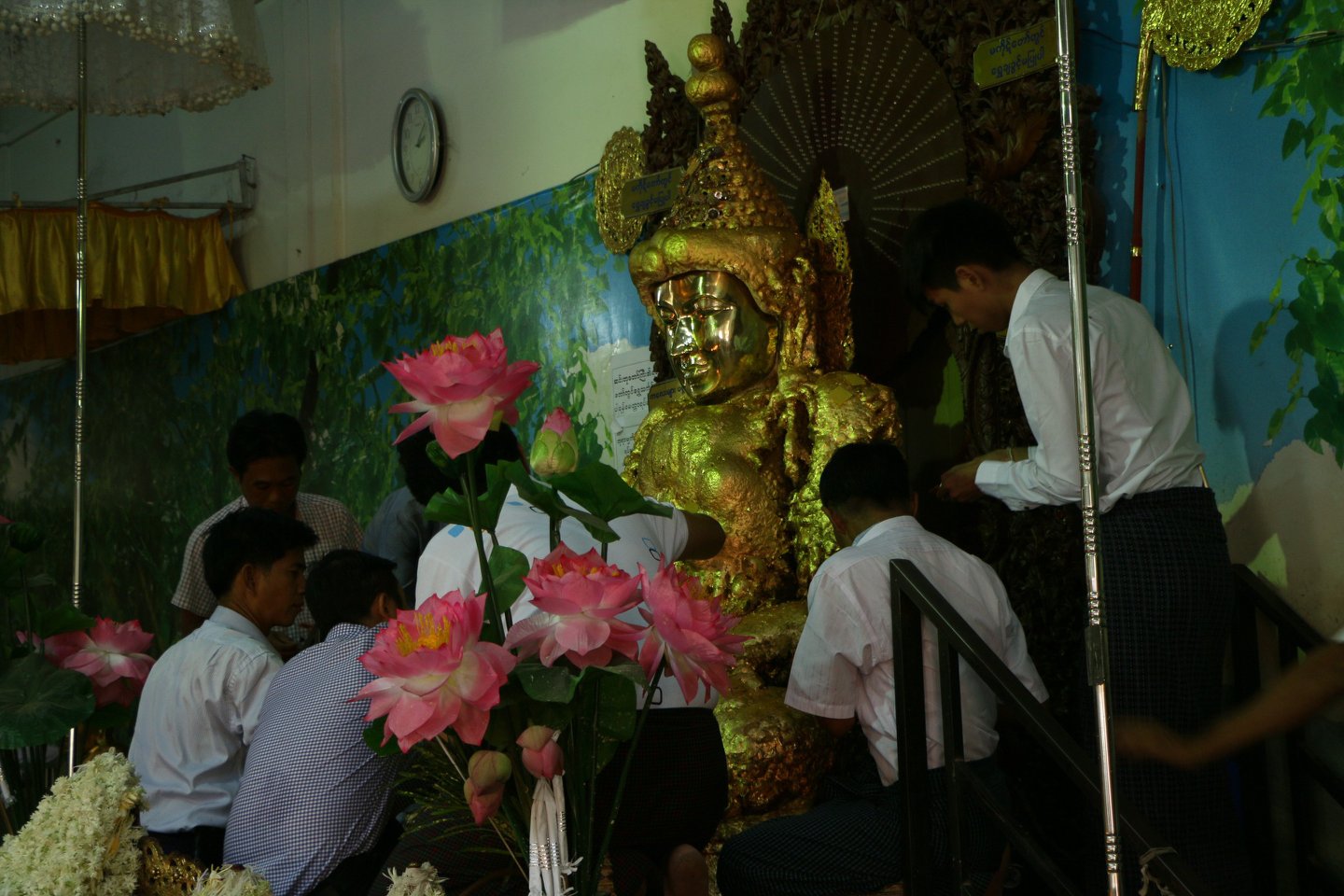 ႏွစ္ဆန္း ၁ ရက္ေန႔ မႏၱေလးၿမိဳ႕ မဟာေလာက ရန္ႏွိမ္ေအာင္ေတာ္မူဘုရား ျမင္ကြင္းမ်ား