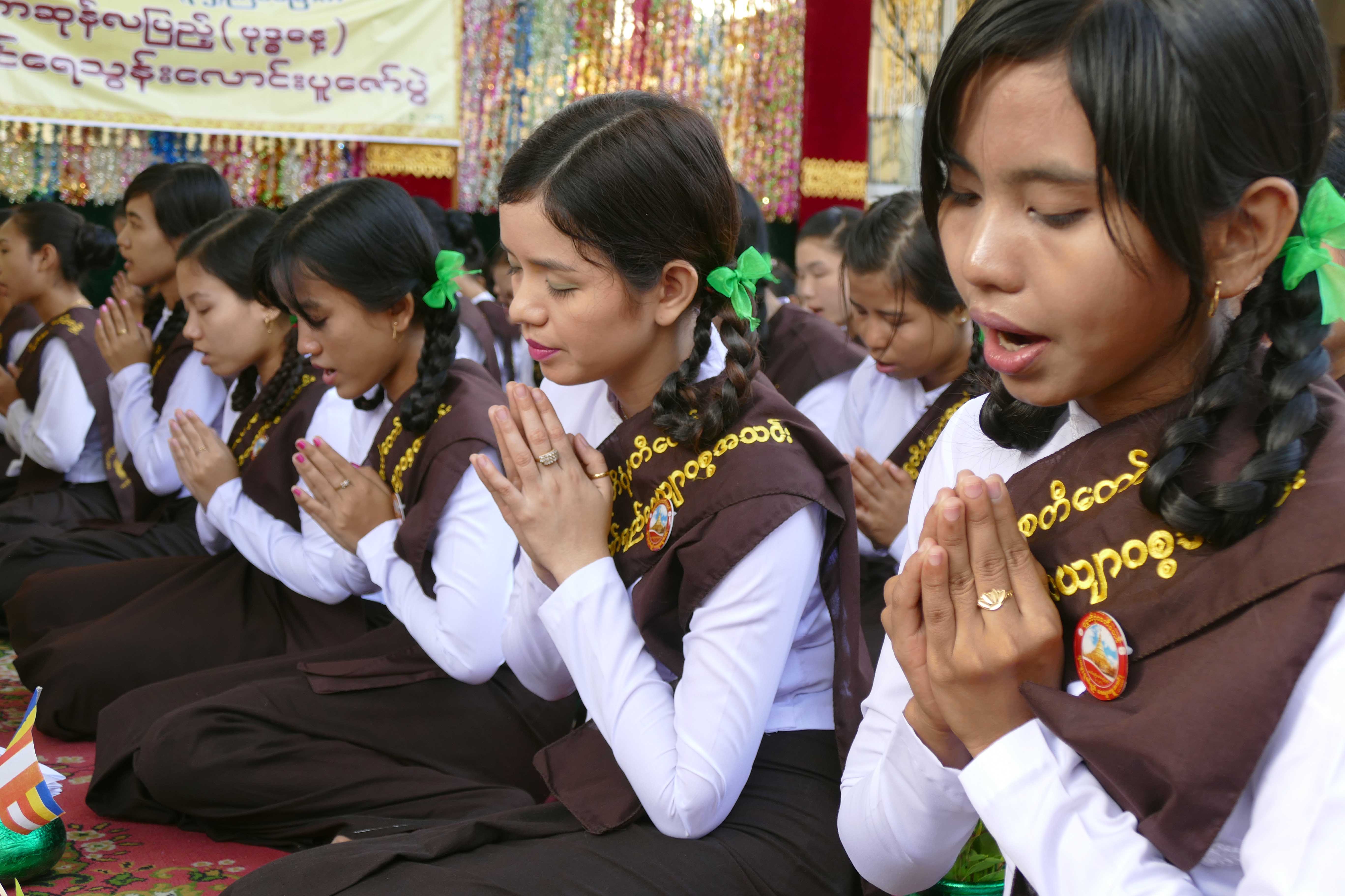 ကဆုုန္လျပည့္ ဗုုဒၶေန႔ ေရႊတိဂုုံဘုရား ျမင္ကြင္းမ်ား