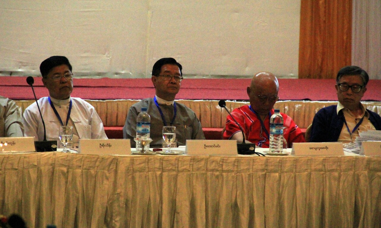တုိင္းရင္းသားလက္နက္ကုိင္ ၁၆ ဖြဲ႔ႏွင့္ အပစ္ရပ္လက္မွတ္ထုိုးေရး အရင္လုပ္မည္ဟု ဦးေအာင္မင္းေျပာ