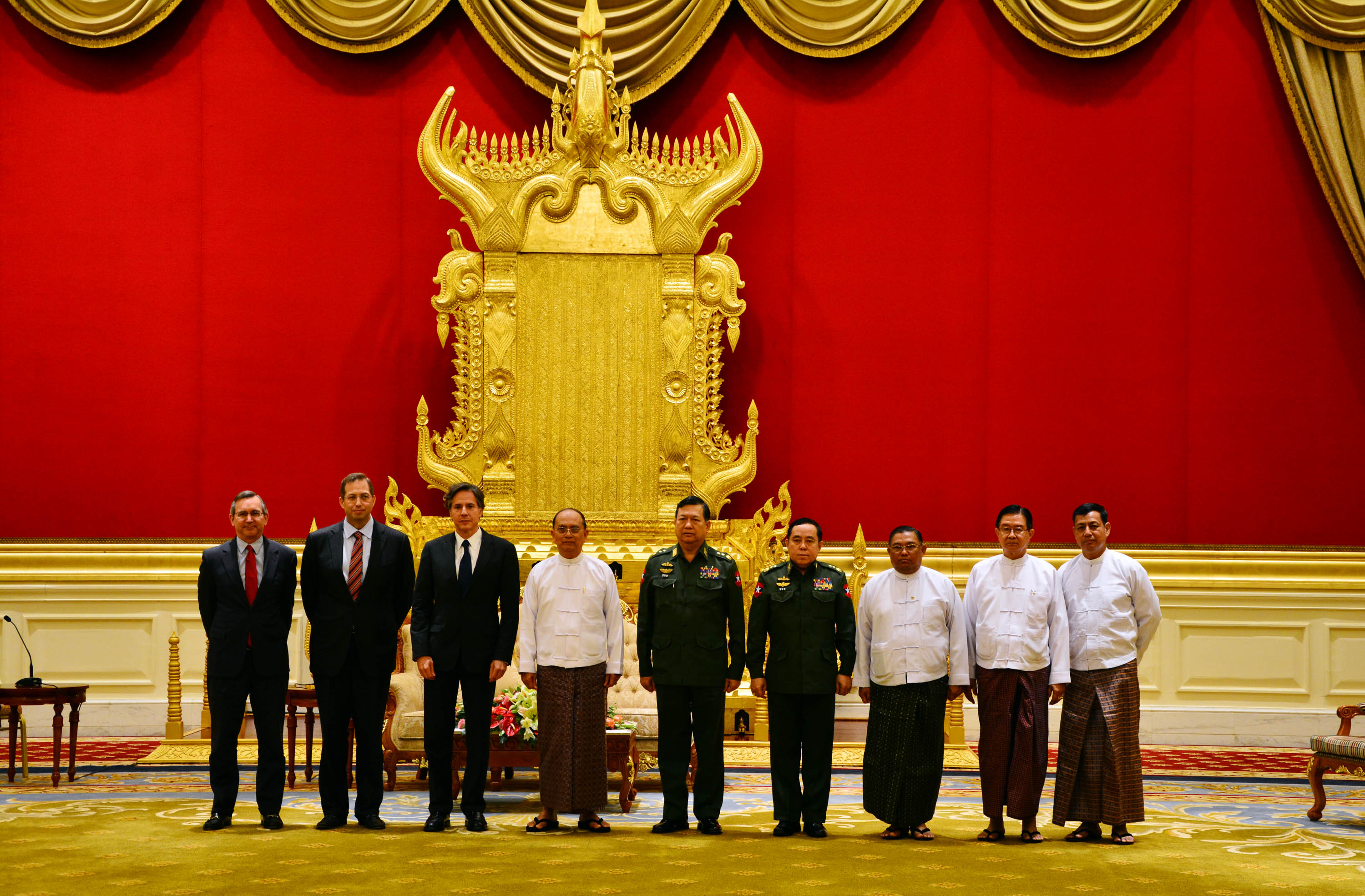 သမၼတဦးသိန္းစိန္ႏွင့္ အေမရိကန္ႏိုင္ငံျခားေရး ဒု၀န္ႀကီး ဦးေဆာင္သည့္အဖဲြ႔ ေတြ႔ဆံု (ဓာတ္ပံု)