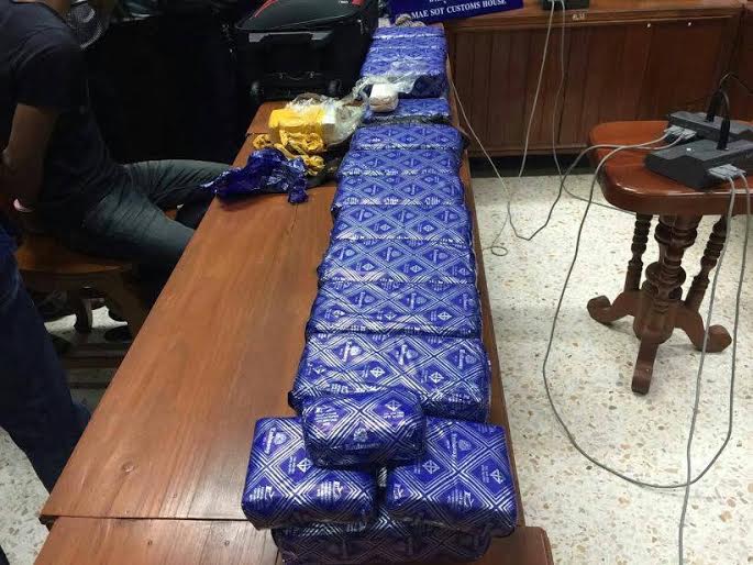 မဲေဆာက္-ျမဝတီ တံတားတြင္ စိတ္ႂကြေဆး ၃ သိန္းခန္႔ ဖမ္းမိ