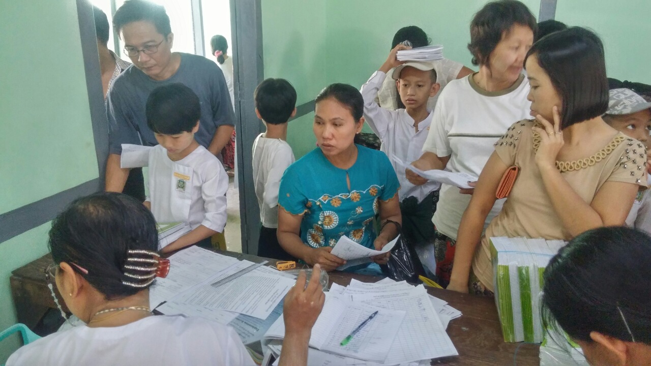 ၂၀၁၅-၁၆ ပညာသင္ႏွစ္အတြက္ ေက်ာင္းသားသစ္မ်ား စတင္လက္ခံ (ဓာတ္ပံု)