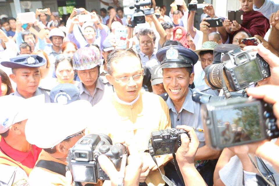 စာေရးဆရာထင္လင္းဦးကို အလုပ္ၾကမ္းႏွင့္ ေထာင္ဒဏ္ ၂ ႏွစ္ ခ်မွတ္
