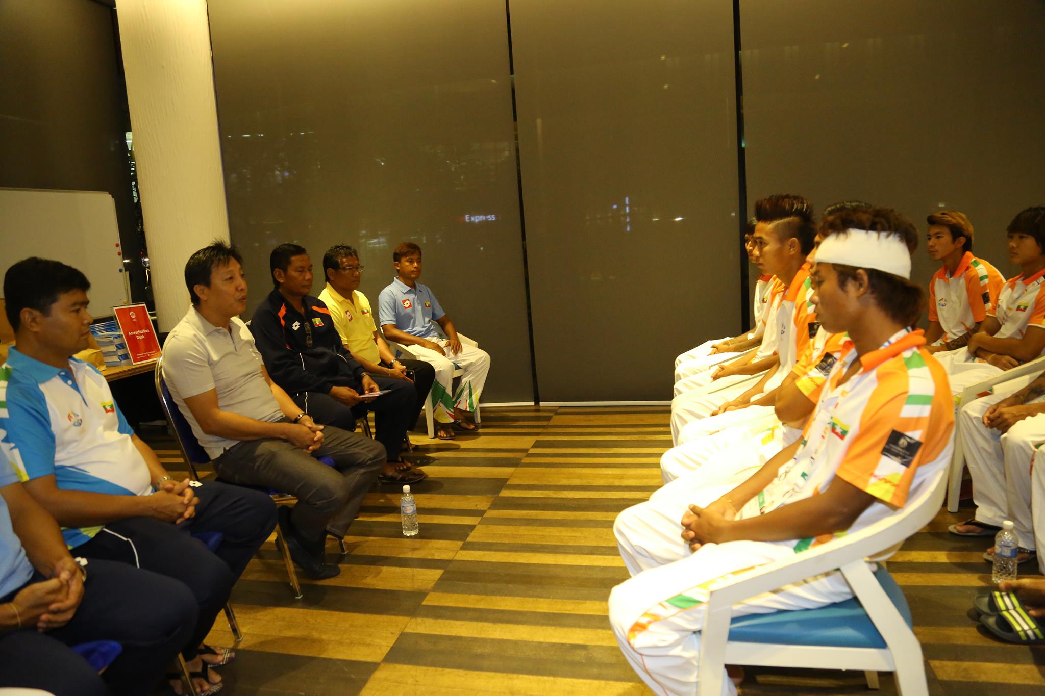 ေရႊတံဆိပ္ရယူေပးရန္ ျမန္မာ ယူ ၂၃ ကုိ ဦးေဇာ္ေဇာ္ တုိက္တြန္း (သတင္းဓာတ္ပုံ)