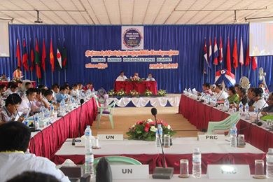 ႏိုင္ငံေရးေဆြးေႏြးပြဲမ်ားတြင္ အမ်ဳိးသမီး အနည္းဆုံး ၃၀ ရာခုိင္ႏႈန္း ပါ၀င္ခြင့္ျပဳ