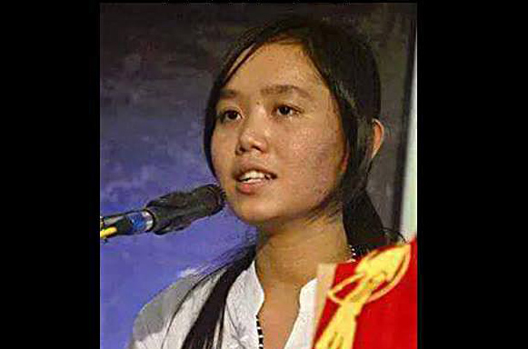 ျပည္သူ႔ဂုဏ္ရည္ဆု ၿဖိဳးၿဖိဳးေအာင္ကုိယ္စား မိသားစု၀င္ လက္ခံရယူ