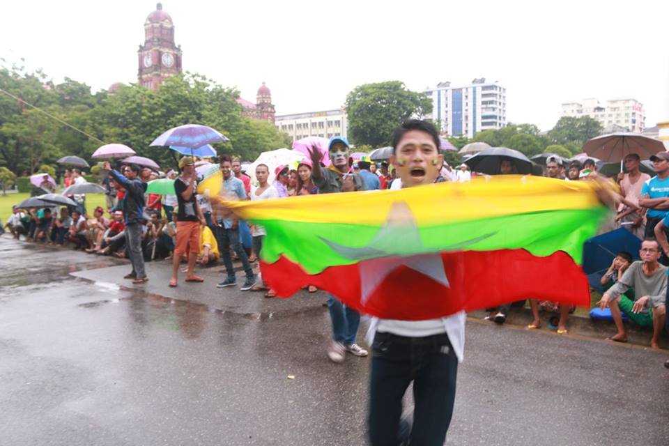 ယူ ၂၃ အသင္းကို အားေပးရန္ ရန္ကုန္ပရိသတ္ မဟာဗႏၶဳလပန္းၿခံတြင္ စု႐ုံးေရာက္ရွိ (ဓာတ္ပံု)
