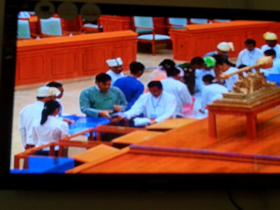 ဖြဲ႔စည္းပံုျပင္ေရး ရႈံးနိမ့္သြားသည့္အေပၚ လႊတ္ေတာ္အမတ္မ်ား၏ အျမင္မ်ား