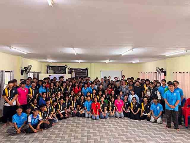 ဂျပန်အထက်လွှတ်တော်အမတ် မဲဆောက်ရှိ SAW ဖောင်ဒေးရှင်းသို့လာရောက်ပြီး မြန်မာ ကျောင်းသားများနှင့် တွေ့ဆုံကူညီ (ဓာတ်ပုံ) 