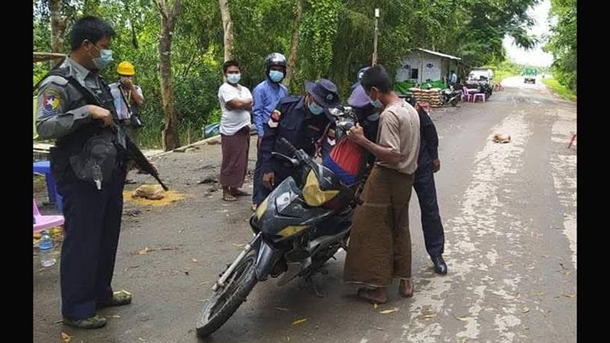 ရွှေဘိုတွင် စစ်တပ်က ခရီးသွားလူငယ်များထံမှ ငွေနှင့် ပစ္စည်းများ လုယူ