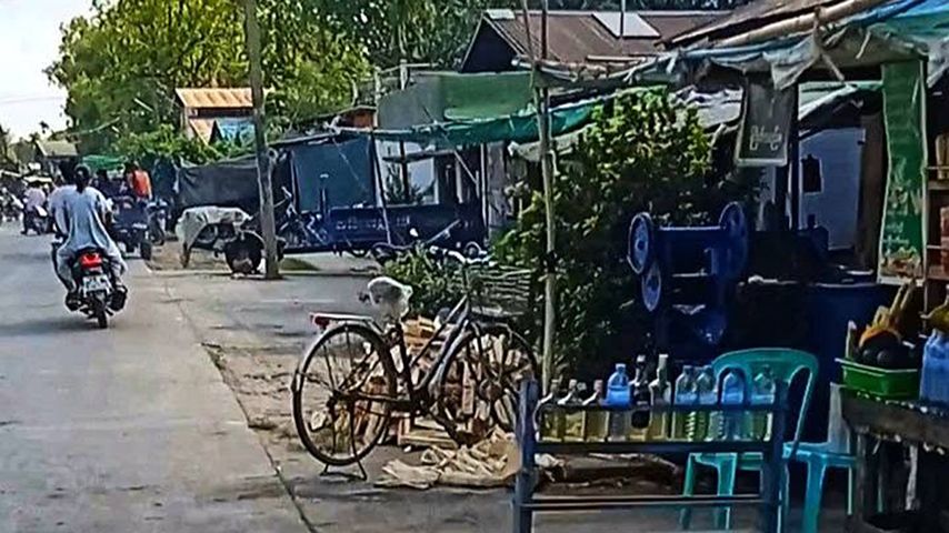 ရွှေသောင်ယံမြို့က ကုန်စုံဆိုင်ပုံ (Photo: KKL)