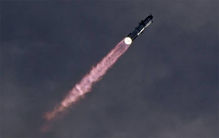 SpaceX အာကာသယာဉ်၏ ပထမဆုံးကမ္ဘာပတ်ခရီးစဉ် အောင်မြင်