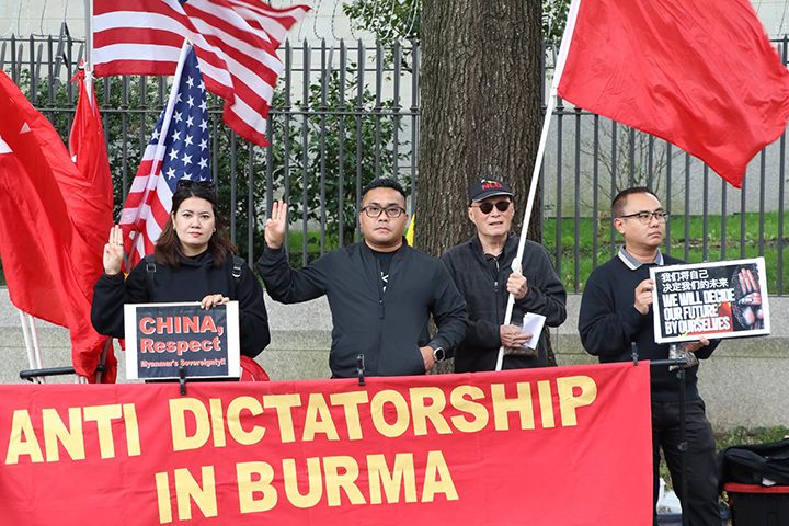 သမ္မတရှီကျင့်ဖျင်ကို ဝါရှင်တန်ဒီစီ တရုတ်သံရုံးရှေ့နှင့် အိမ်ဖြူတော်ရှေ့ ဆန္ဒပြ