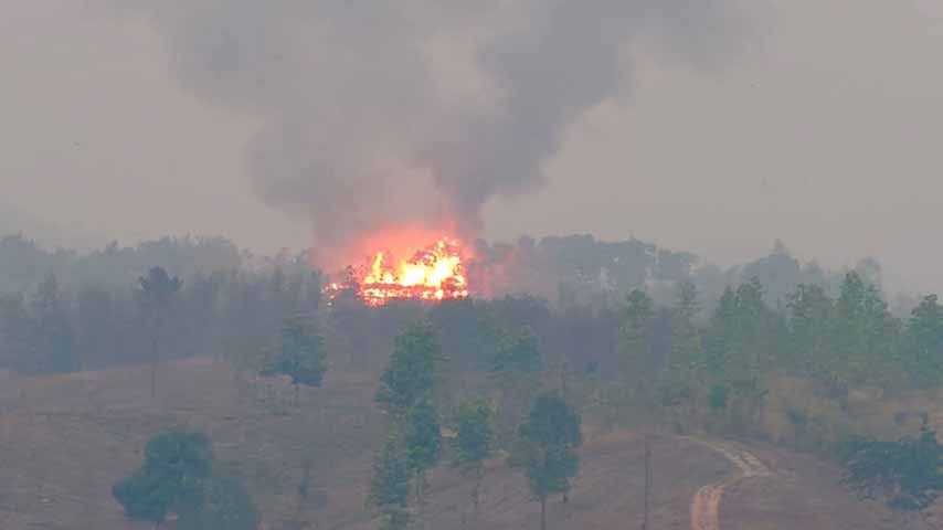 မြဝတီမြို့တောင်ဘက် ဝေါလေဘုန်းကြီးကျောင်းကို စစ်တပ် ဗုံးကြဲမှုကြောင့် မီးလောင်ပျက်စီး