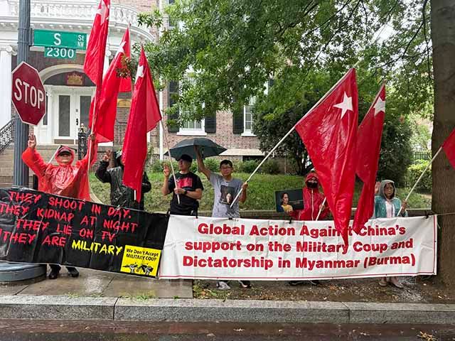 ဝါရှင်တန်ရှိ လာအိုသံရုံးနှင့် တရုတ်သံအမတ်နေအိမ်ရှေ့ မြန်မာ့အရေးလှုပ်ရှားသူများ ဆန္ဒပြ 