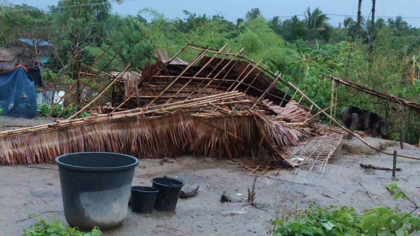 ပုဏ္ဏားကျွန်းတွင် လေပြင်းတိုက်ခတ်ပြီး စစ်ရှောင်တဲ ၅၀၀ ခန့် ပျက်စီး