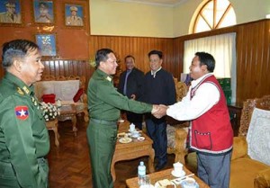 Min Aung Hlaing meet ethnic group