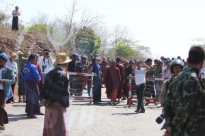 Student Protest ban Police at ToungThar27012015(2